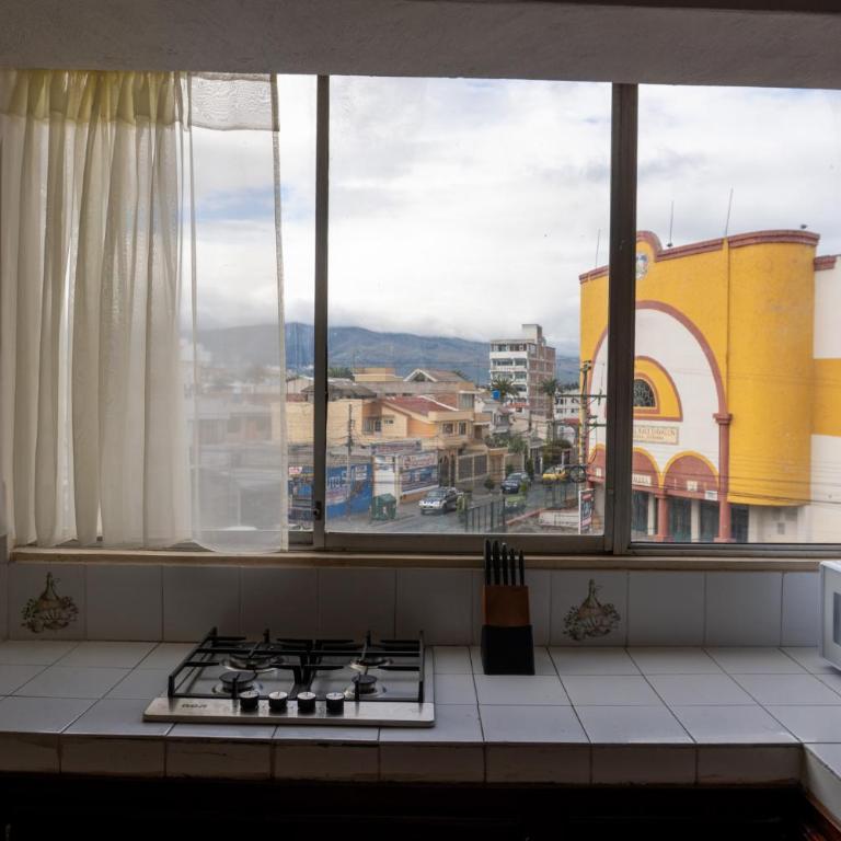 Cómodo y moderno departamento en el centro de Riobamba - Two-Bedroom Apartment - 4