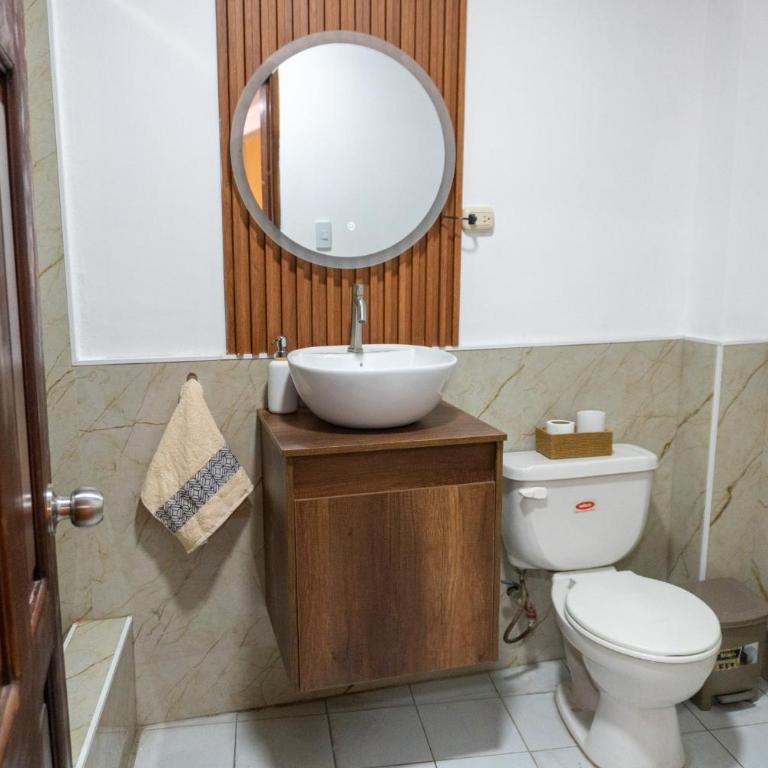 Cómodo y moderno departamento en el centro de Riobamba - Two-Bedroom Apartment - 16