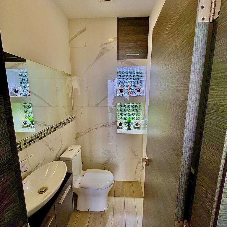 Casa Kily - Three-Bedroom House - 14
