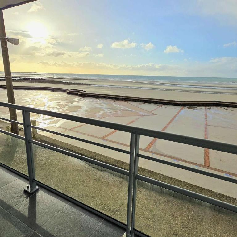 Magnifique T3 en Front de Mer à Wimereux avec Balcon et Wifi - FR-1-675-55 - Apartment - 1