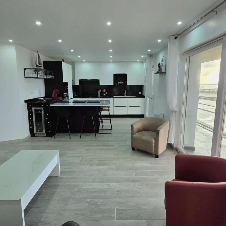 Magnifique T3 en Front de Mer à Wimereux avec Balcon et Wifi - FR-1-675-55 - Apartment - 4