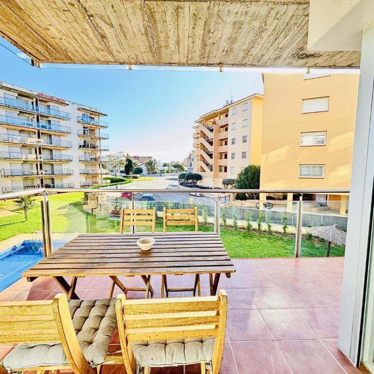 Apartamento en Roses con Terraza Privada y Parking - ES-258-185 - Apartamento - 5