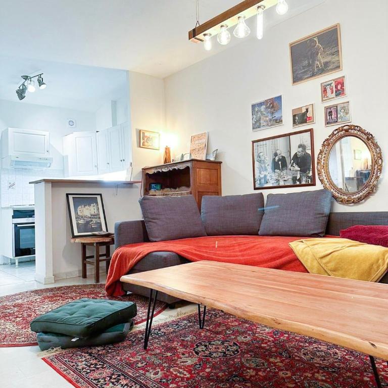 Charming apartment - Two-Bedroom Apartment - 8