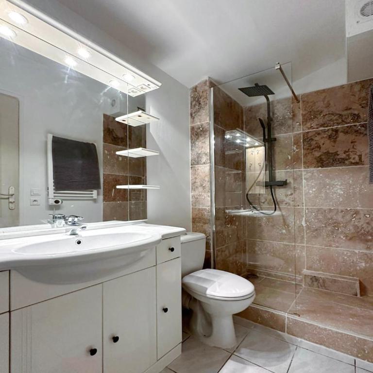 Charming apartment - Two-Bedroom Apartment - 10