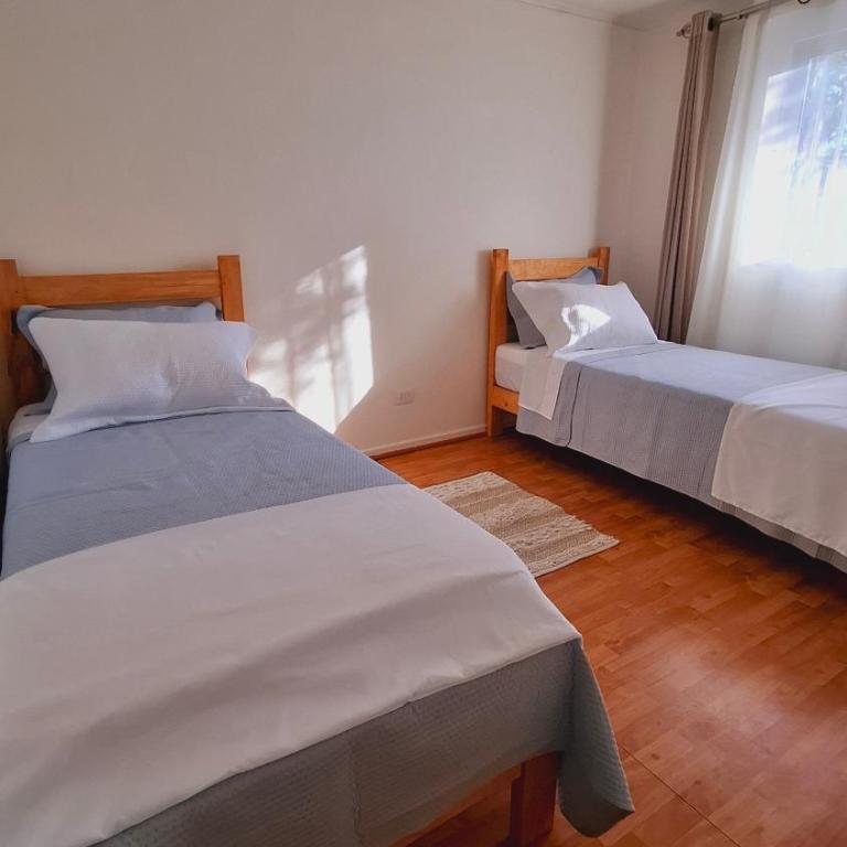 Hostal Casa Terracota - Basic Triple Room with Shared Bathroom - 4