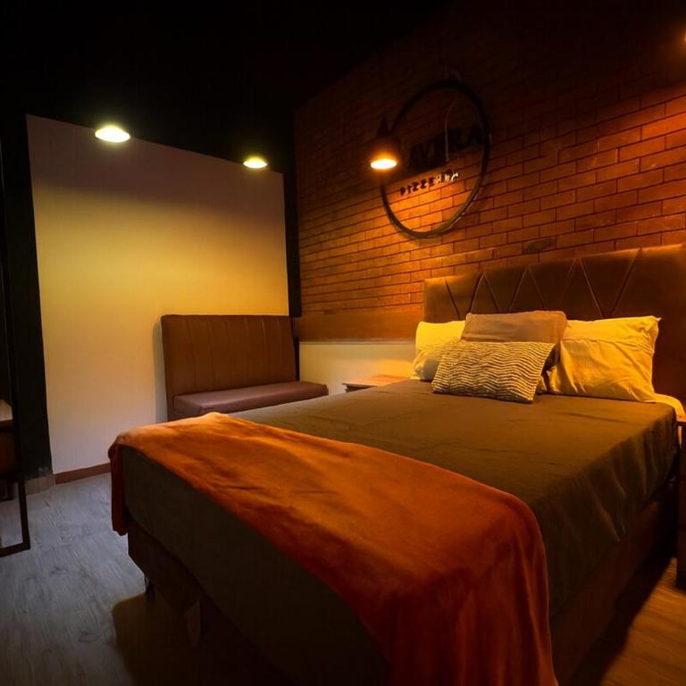 Luxury Industrial Vault, Wifi, Washer & Dryer, 5 rooms - Five-Bedroom House - 2