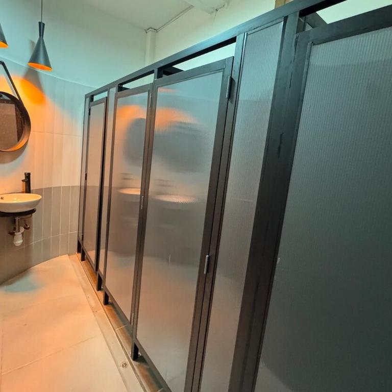 Luxury Industrial Vault, Wifi, Washer & Dryer, 5 rooms - Five-Bedroom House - 17