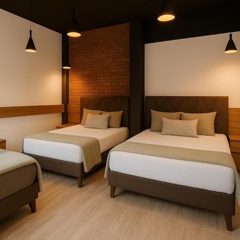 Luxury Industrial Vault, Wifi, Washer & Dryer, 5 rooms - Five-Bedroom House - 12