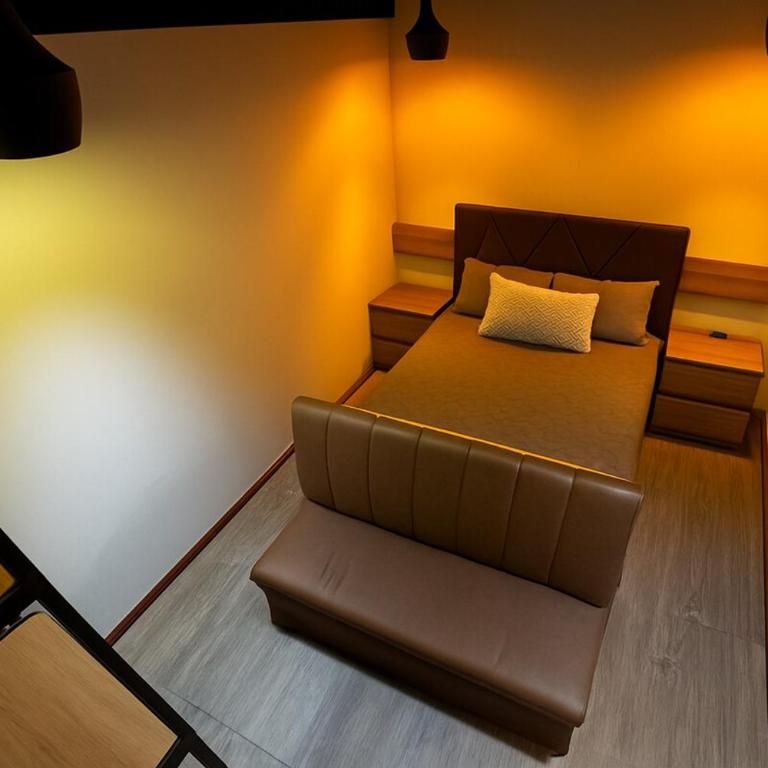 Luxury Industrial Vault, Wifi, Washer & Dryer, 5 rooms - Five-Bedroom House - 16