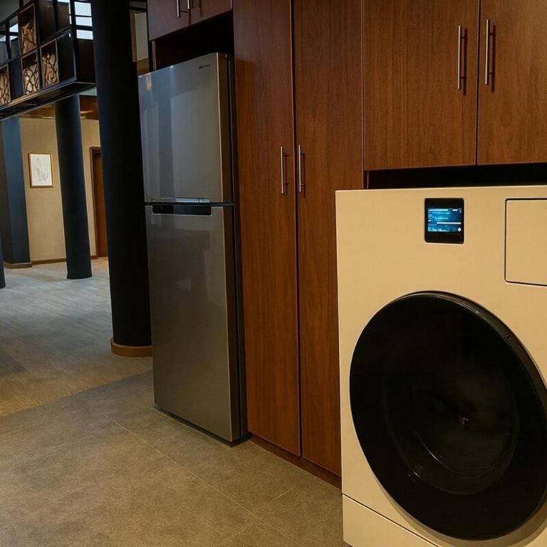 Luxury Industrial Vault, Wifi, Washer & Dryer, 5 rooms - Five-Bedroom House - 19
