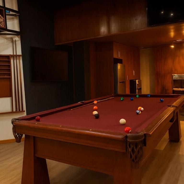 Luxury Industrial Vault, Wifi, Washer & Dryer, 5 rooms - Five-Bedroom House - 20