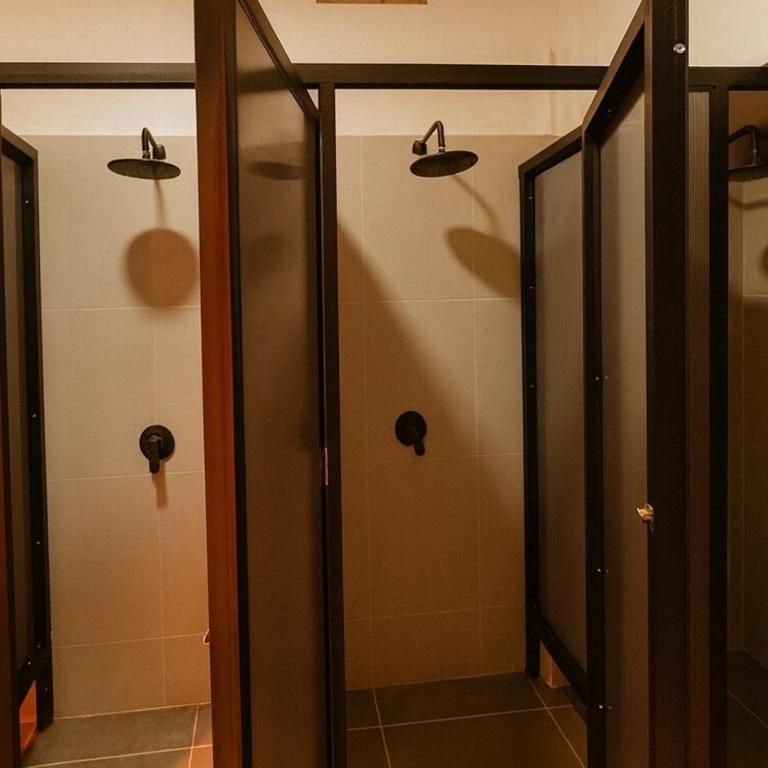 Luxury Industrial Vault, Wifi, Washer & Dryer, 5 rooms - Five-Bedroom House - 21