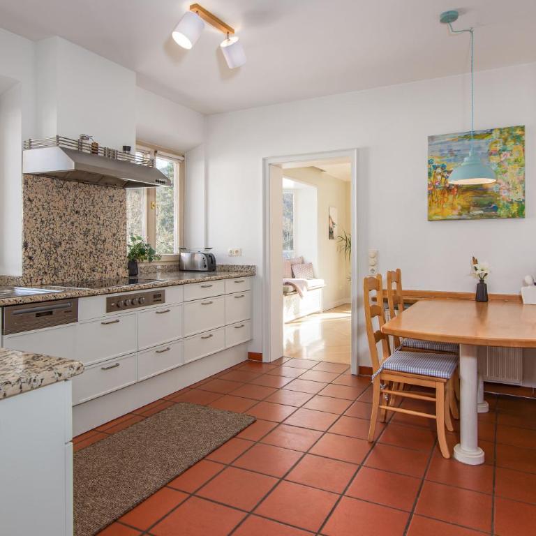 MY STAY - Traumhafte Ferienwohnungen mit Bergblick und Sauna in Seenähe - Ground floor apartment with garden and 3 bedrooms - 17