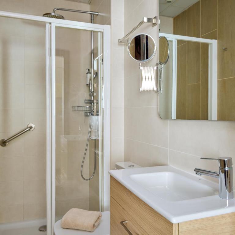 Hostal Centric - Superior Twin Room - 2