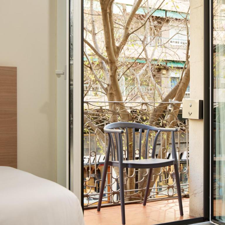Hostal Centric - Superior Triple Room - 2