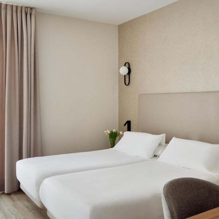 Hostal Centric - Superior Twin Room - 5