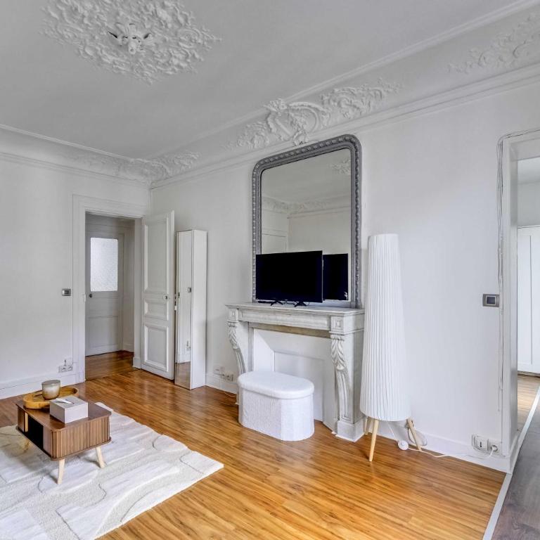 Haussmannian apt - 2BDR-6P near Marais-sentier - Apartment - 8