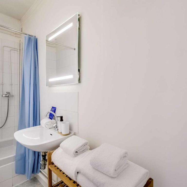 Haussmannian apt - 2BDR-6P near Marais-sentier - Apartment - 15