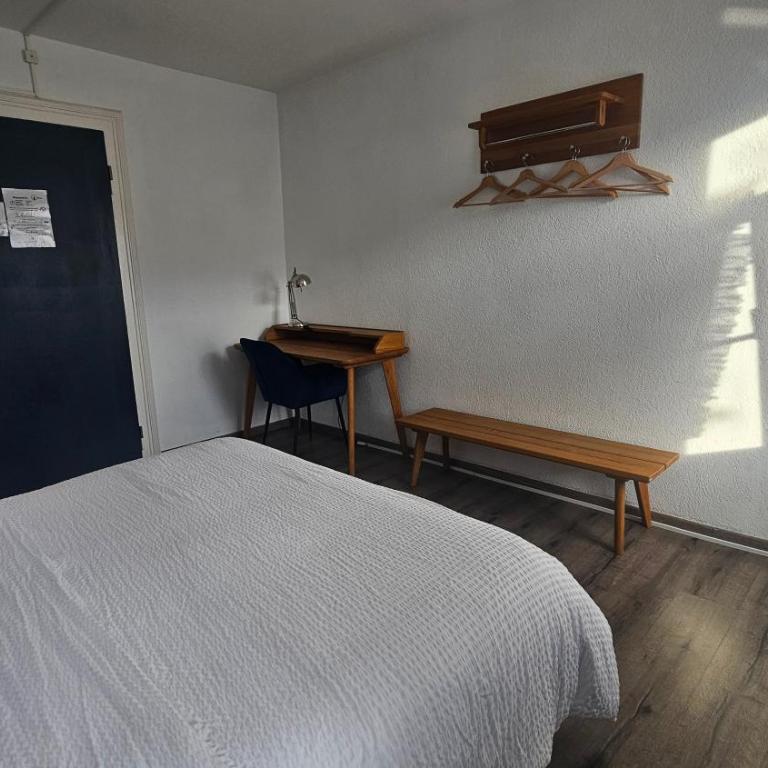 The Aarburg Hotel & Café - Double Room with Mountain View - 10