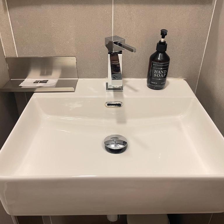 The Room 15 - Camera Singola con Bagno Privato - 6