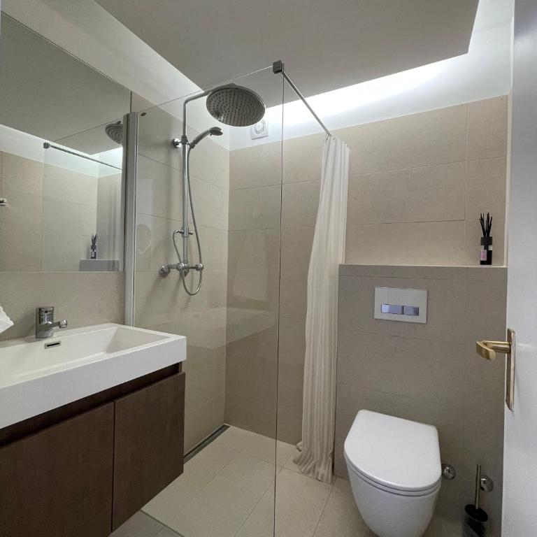 Wasserfall - Zentrum - Balkon - Seeblick - Küche - One-Bedroom Apartment - 3