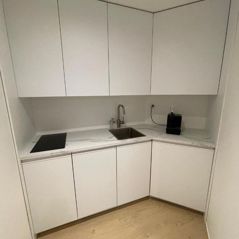 Wasserfall - Zentrum - Balkon - Seeblick - Küche - One-Bedroom Apartment - 7