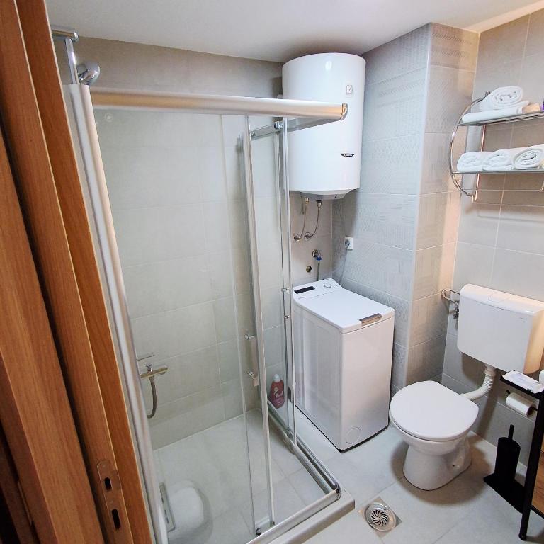 Luxury Apartment-Aurora 33 Free Parking City Center - One-Bedroom Apartment - 27