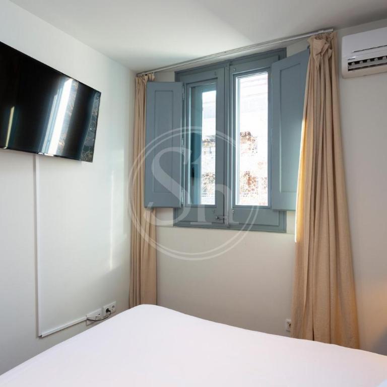 Palauet Tres Torres 2 - Two-Bedroom Apartment - 7