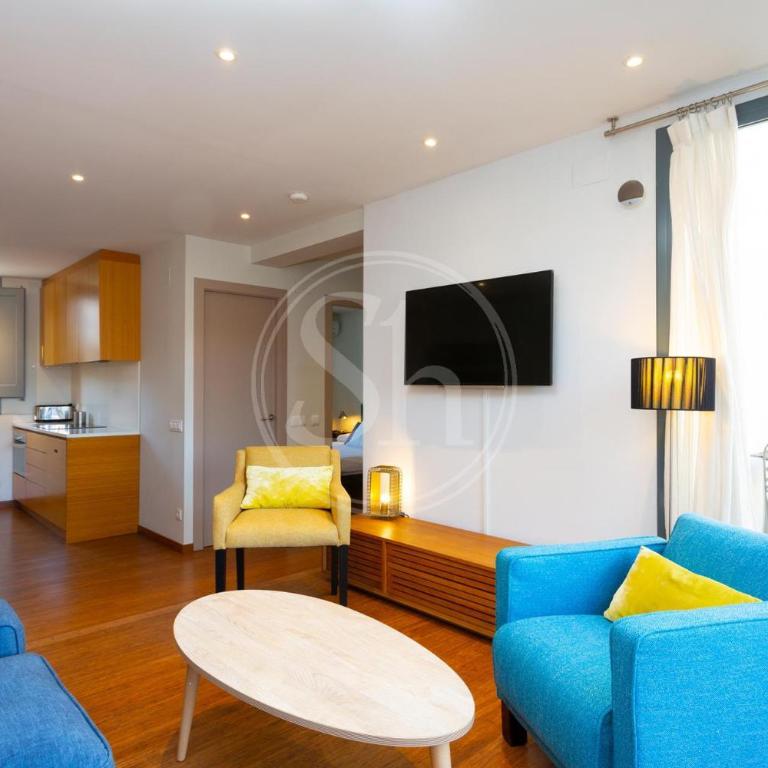 Palauet Tres Torres 2 - Two-Bedroom Apartment - 10