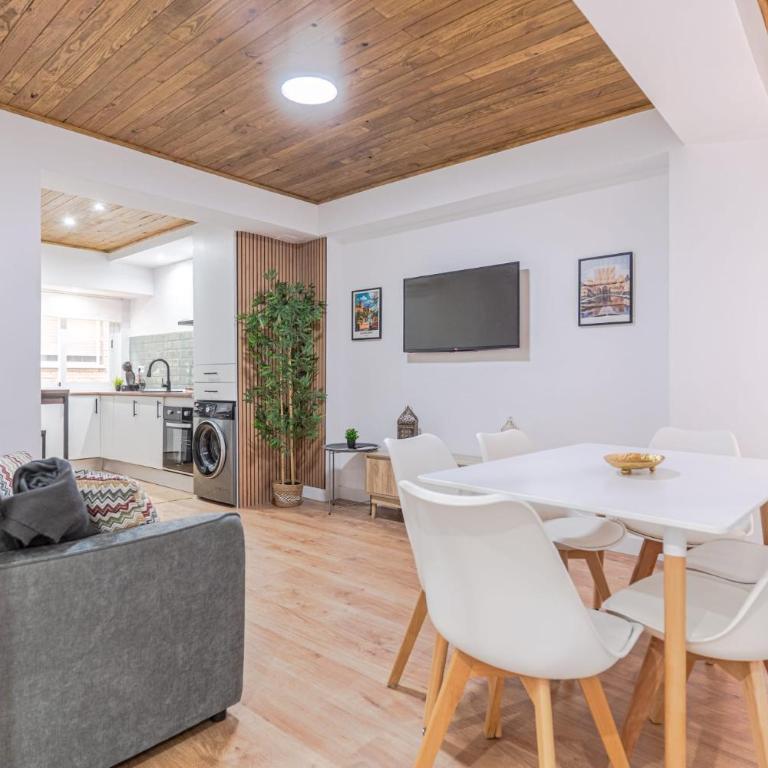 Apartamento Gran Vía Nazarí, By DaiMar - Two-Bedroom Apartment - 3