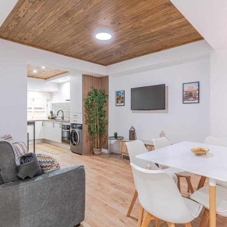 Apartamento Gran Vía Nazarí, By DaiMar - Two-Bedroom Apartment - 1