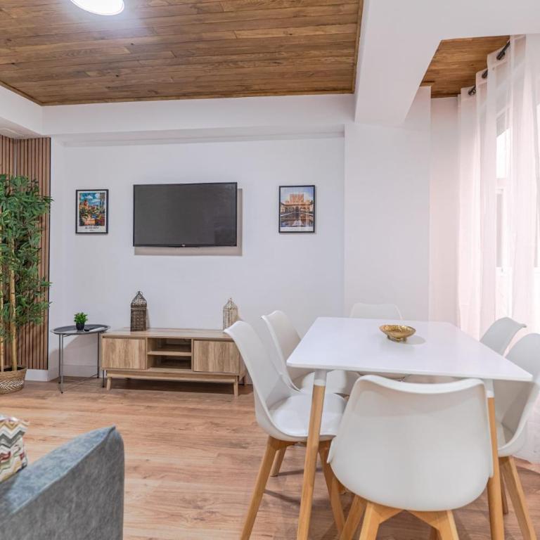 Apartamento Gran Vía Nazarí, By DaiMar - Two-Bedroom Apartment - 2
