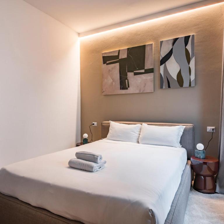 Luxury Design Penthouse with Historic View 3-Bedroom - Three-Bedroom Apartment - 22