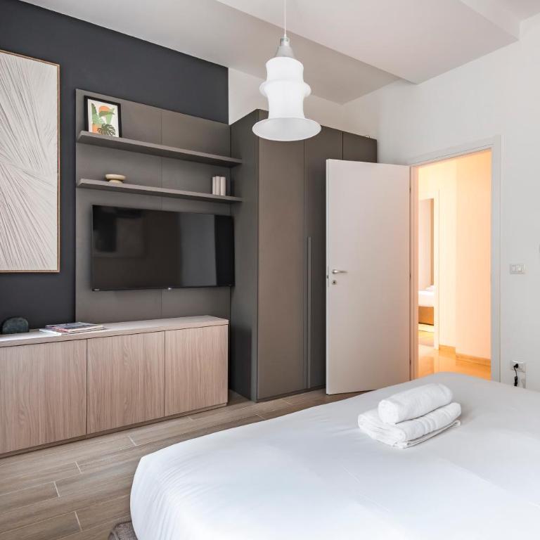 Luxury Design Penthouse with Historic View 3-Bedroom - Three-Bedroom Apartment - 17