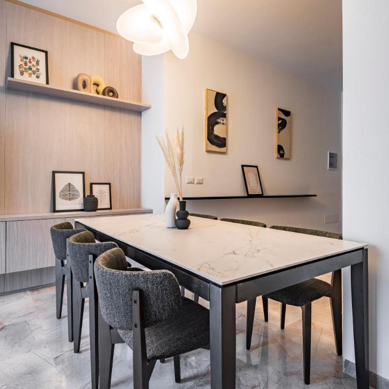 Luxury Design Penthouse with Historic View 3-Bedroom - Three-Bedroom Apartment - 12