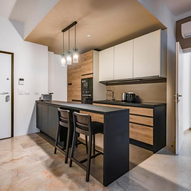 Luxury Design Penthouse with Historic View 3-Bedroom - Three-Bedroom Apartment - 9