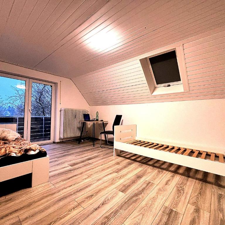 Room4U - Twin Room with Balcony - 8