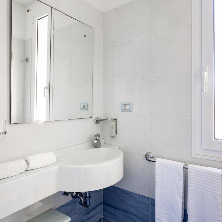 Hotel Sport & Residenza - Camera Matrimoniale con Balcone - 4