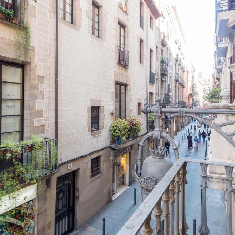 Rent Top Apartments near Plaza de Catalunya - Apartamento Superior de 4 dormitorios - Sant Pere Més Alt - 2