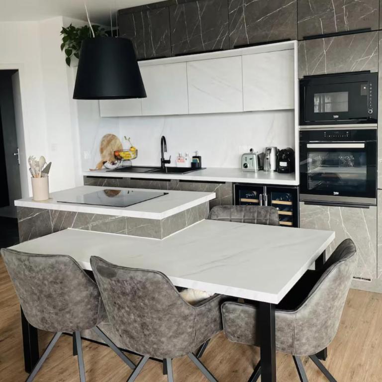 Appartement moderne et spacieux 2 chambres, parking privé - Appartement 2 Chambres - 9