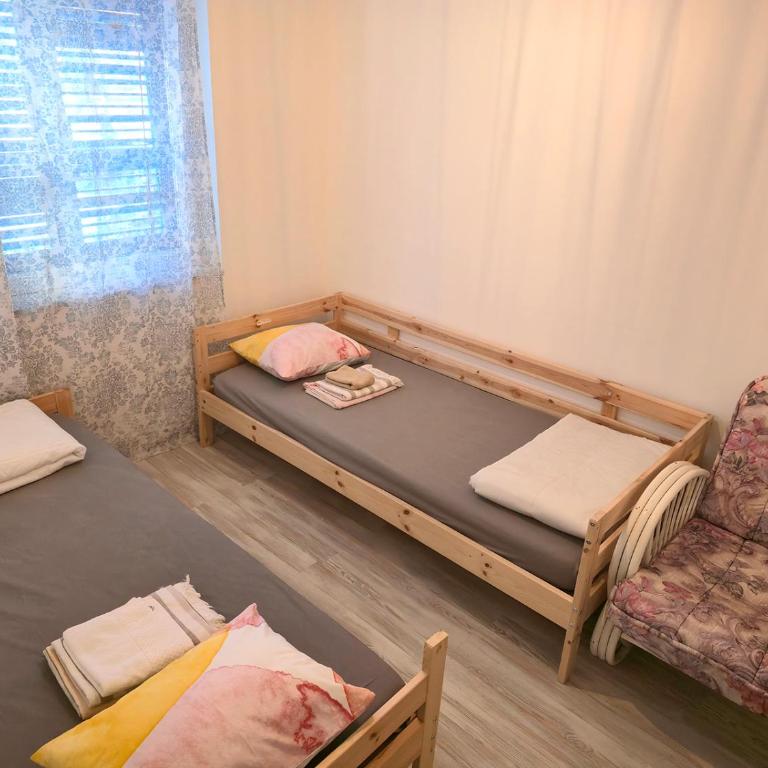 Hostel Budva - Dvokrevetna Soba sa Zasebnim Krevetima - 2
