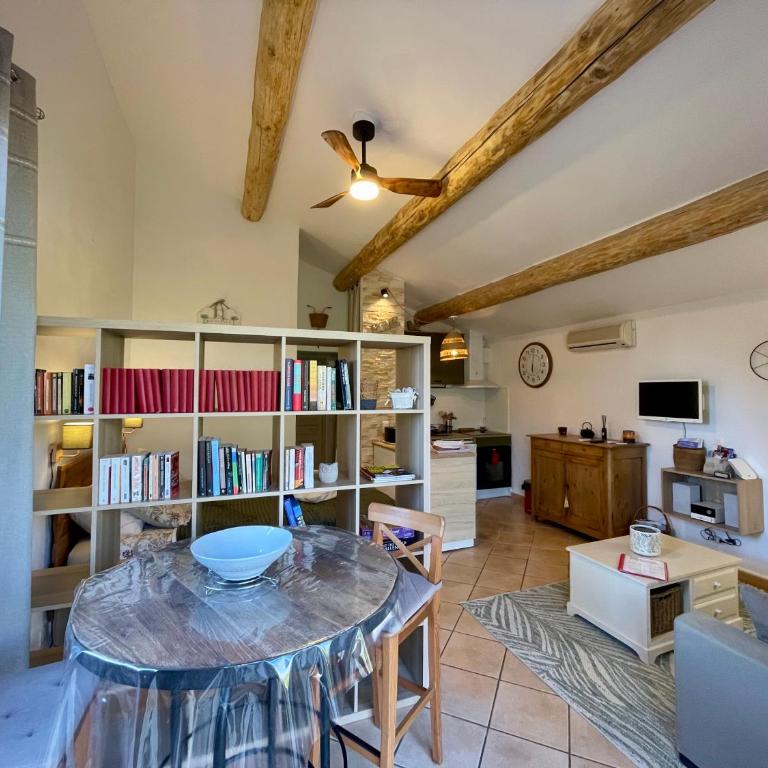 La belle histoire Gîte Ventoux - Studio avec Vue sur Jardin - 6