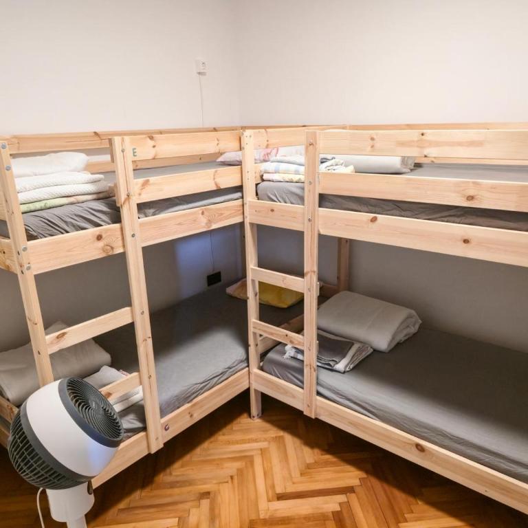 Hostel Budva - Četvorokrevetna Mešovita Spavaonica - 15