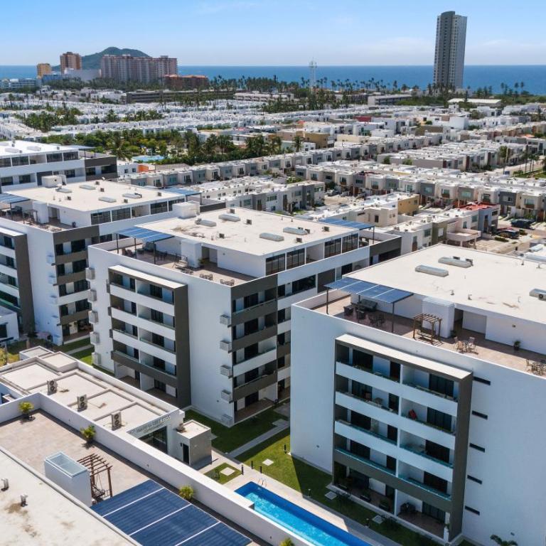 New-Promo-2 Queen Beds-Near Beach-Poolside-Sleep 6 - Two-Bedroom Apartment - 33