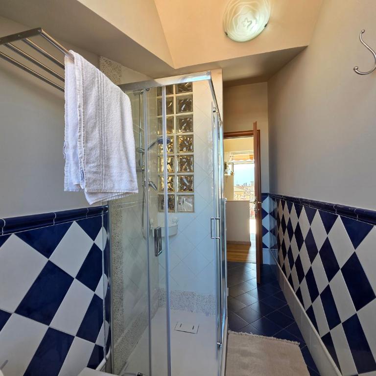 New Design Flat wITH AC, Wi-Fi & Terrace - Appartamento con 1 Camera da Letto e Terrazza - 9