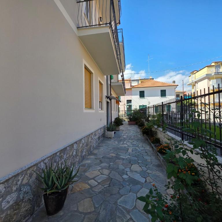 New Design Flat wITH AC, Wi-Fi & Terrace - Appartamento con 1 Camera da Letto e Terrazza - 19