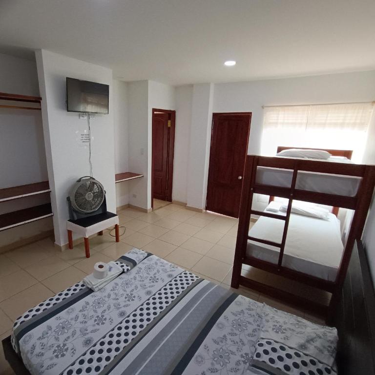 Hotel y Restaurante Delicias del Mar - Quadruple Room - 4