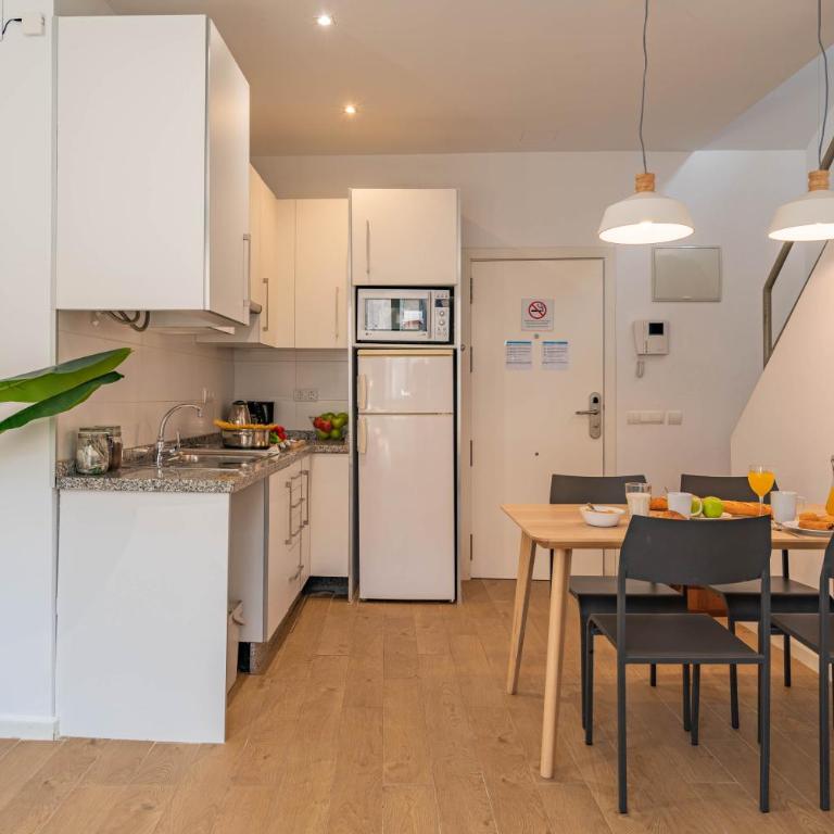 Feelathome Merced Apartments - Apartamento Dúplex con terraza y vistas a la catedral - 3