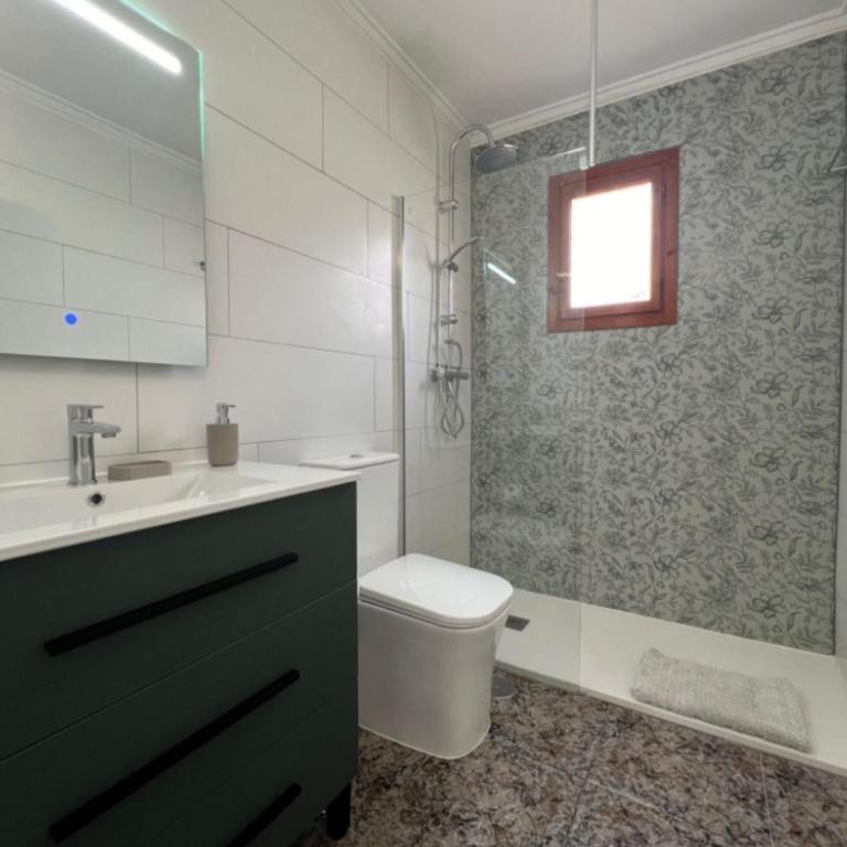 Charming 3-Bedroom House with Shared Pool in Punta Prima, Torrevieja - Vacation Home - 13