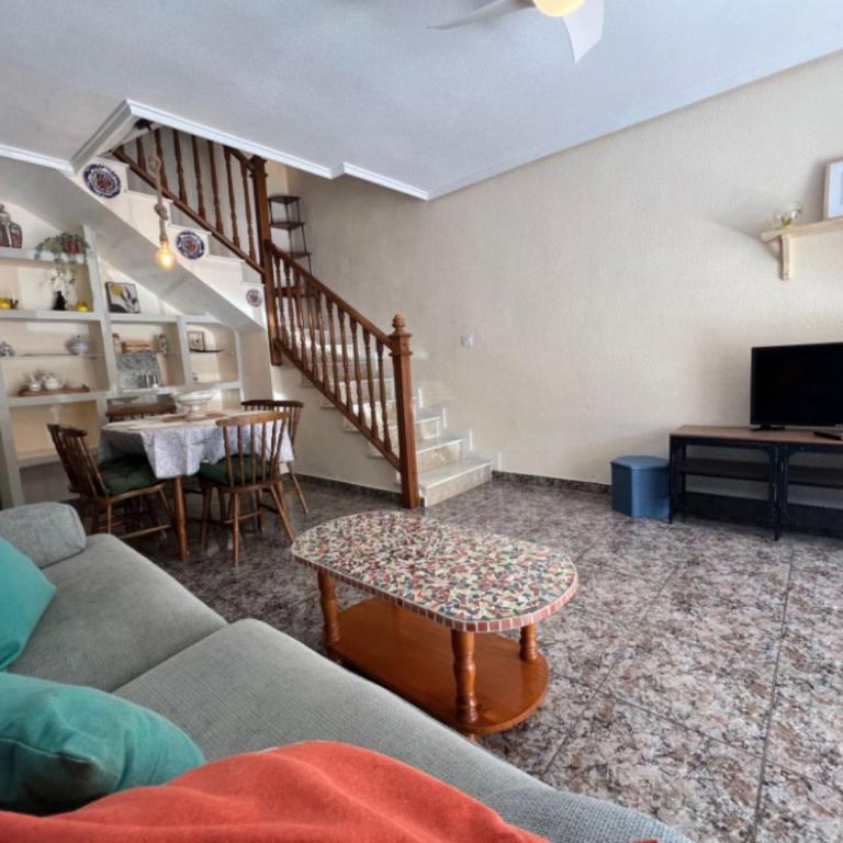 Charming 3-Bedroom House with Shared Pool in Punta Prima, Torrevieja - Vacation Home - 2